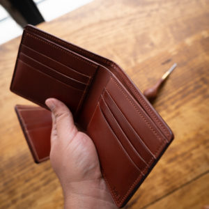 No. 02 – Billetera Bifold Nuez